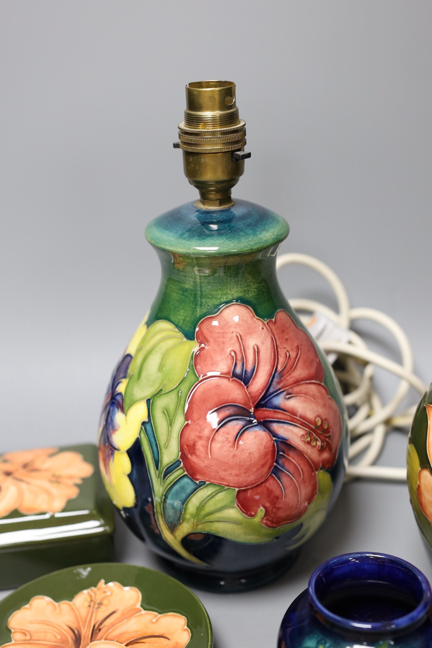 A Moorcroft lamp and five other pieces of Moorcroft (6), lamp 27 cms high including light fitting